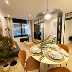 Apartment Am